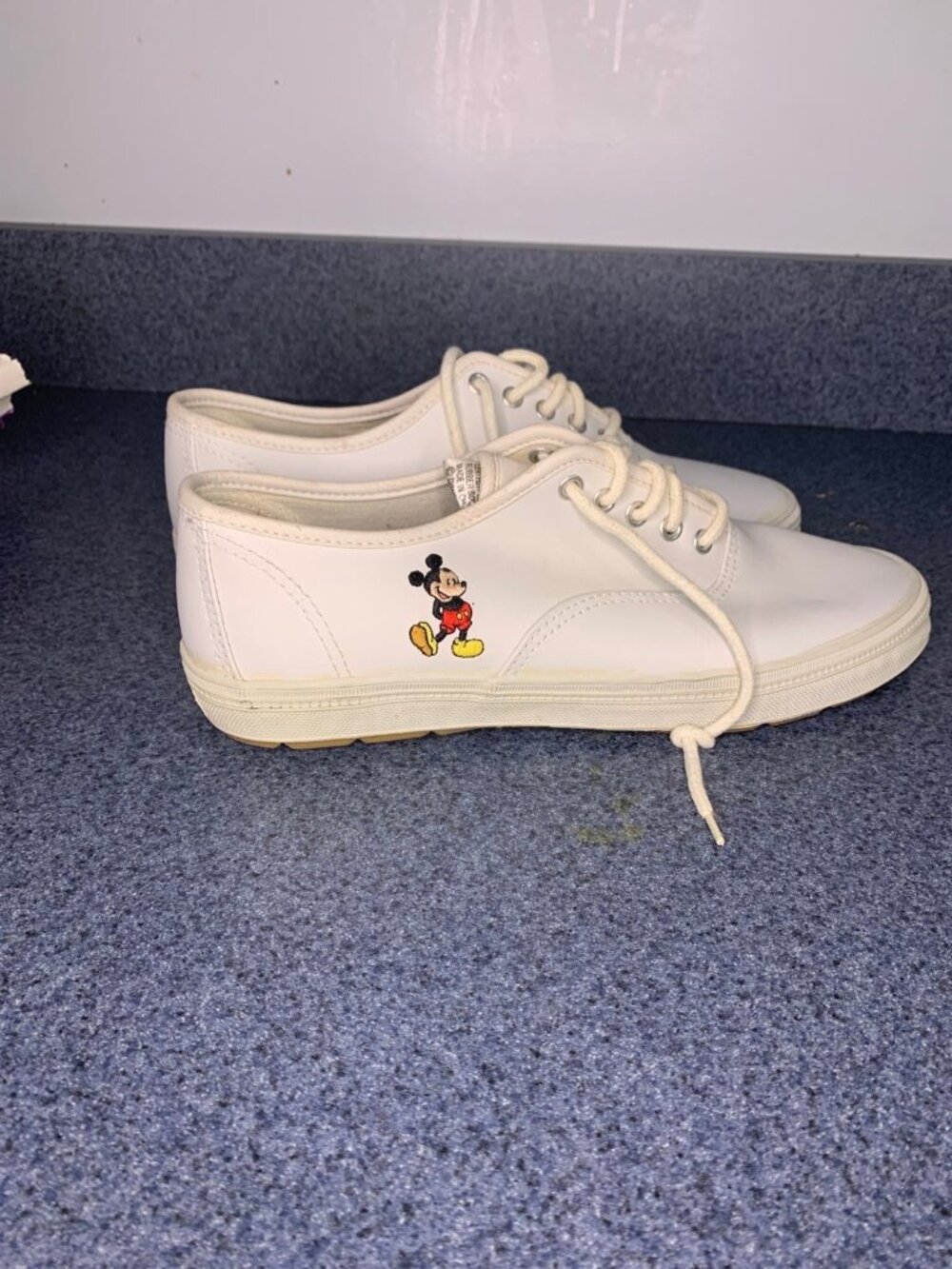 Size 10 women shoes sneakers Disney Mickey Mouse white vintage